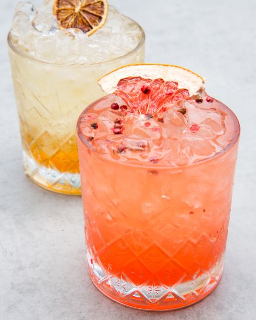 Velencei Grapefruit és Monte Tonic koktélok a Corner’s Pubban